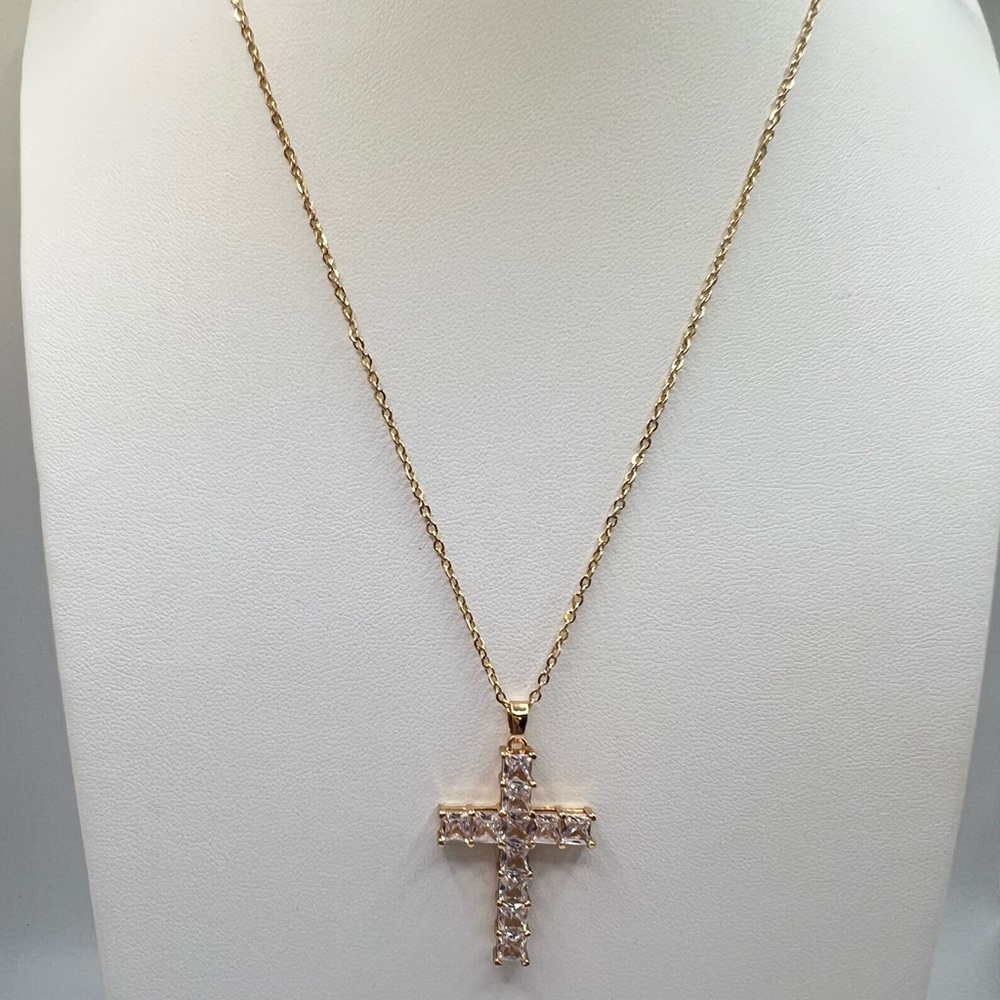 Gold Diamond Cross Pendant Necklace